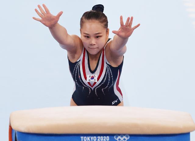 대한민국 체조 여서정이 1일 오후 일본 도쿄 아리아케 체조경기장에서 열린 2020 도쿄올림픽 여자 도마 결승에서 연기를 펼치고 있다. 도쿄=뉴스1