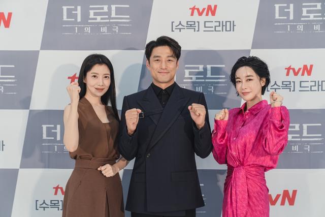 '더 로드' 주역들이 제작발표회를 통해 작품에 대한 이야기를 나눴다. tvN 제공