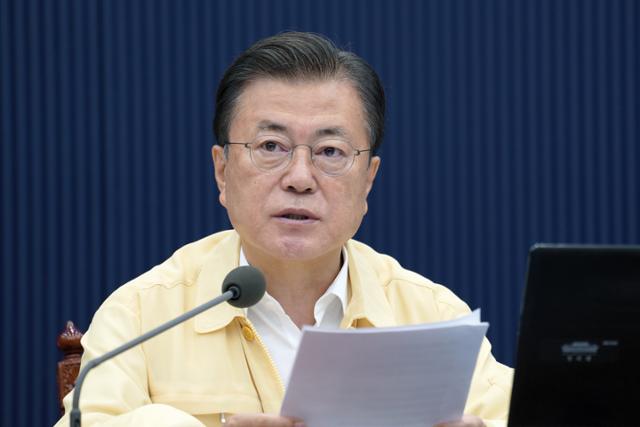 靑, 이재용 가석방에 일단은 '무게'... "찬성 여론 예의 주시" - Vimarsana News