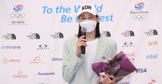 김연경에게 "대통령께 인사 더 하라"...배구협회 '답정너' 인터뷰로 뭇매 - Vimarsana News
