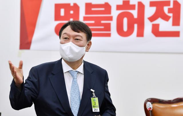 윤석열 '박근혜 불구속' 발언에... "박쥐" "거짓말" 여야 쌍끌이 비판 - Vimarsana News