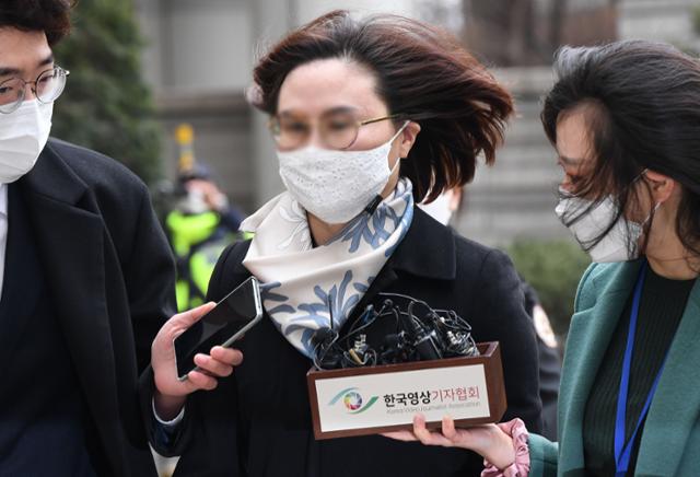 정경심, 항소심도 징역 4년..."딸 조민 7대 스펙 모두 허위" - Vimarsana News