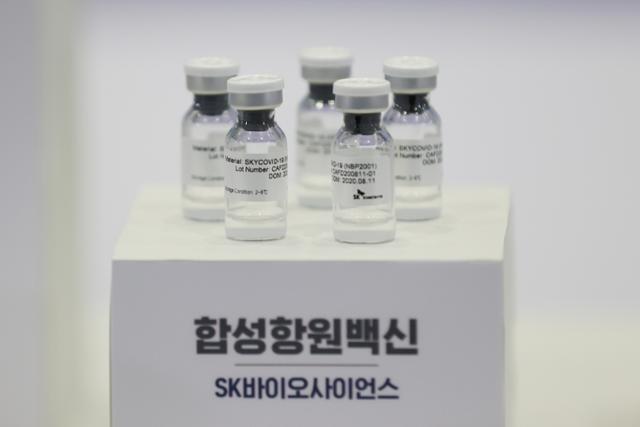 "코로나19 첫 국산 백신, 이르면 내년 중순 상용화 기대" - Vimarsana News
