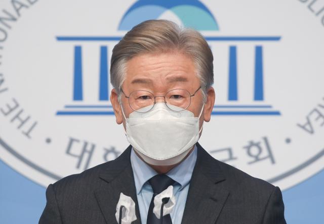 이재명 "윤석열, 언론에 사전 검열 요구... 전두환 시절 떠오른다" - Vimarsana News