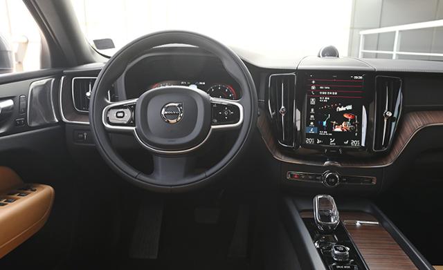 볼보 XC60 B6 인스크립션 시승기