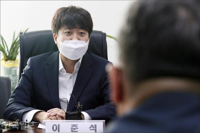 "정신차려라" "나도 경고한다"… 국민의힘 비공개 최고위서 무슨 일이? - Vimarsana News