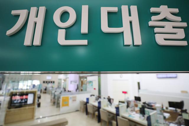 규제 빈틈 파고든 주담대·신용대출… 당국은 효과없는 '땜질 처방'만 반복 - Vimarsana News