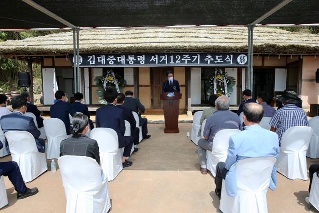 박우량 신안군수는 18일 김대중 전 대통령 하의도 생가에서 추도식을 가졌다. 신안군 제공