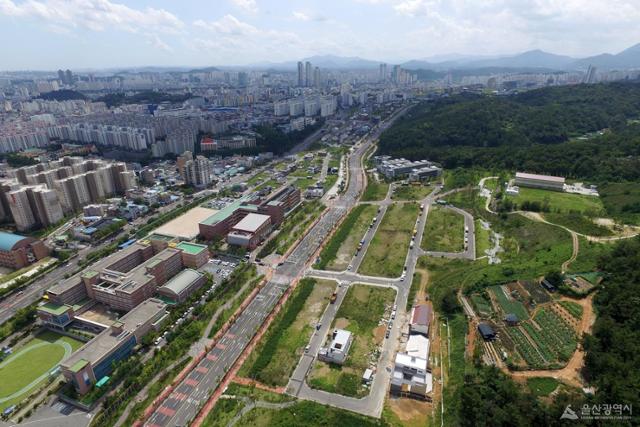 텅 빈 울산혁신도시 주변 시가지. 생활 편의시설 역부족으로 울산으로 이주한 공공기관 직원들도 혁신 도시 밖에서 사는 경우가 많다. 울산시 제공