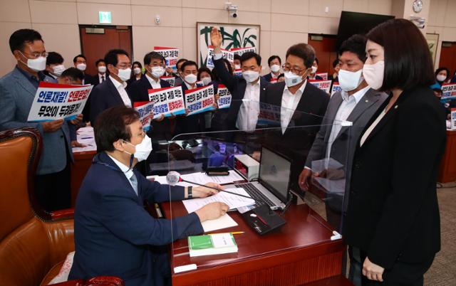 외신기자들도 "언론 자유 위축시키는 언론중재법에 깊은 우려" - Vimarsana News