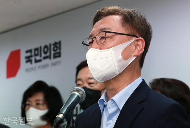 최재형 "강성노조 기득권 막겠다"... 보수색 확연한 '노동공약' - Vimarsana News