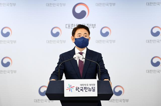 김태응 국민권익위원회 부동산거래특별조사단장이 23일 정부서울청사에서 국민의힘과 비교섭단체 5당 소속 국회의원 및 그 가족의 부동산거래 전수조사 결과를 발표하고 있다. 뉴스1