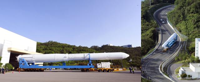 지난 6월 1일 전남 고흥군 나로우주센터 발사체종합조립동에서 출발한 누리호 인증모델(왼쪽)이 제2발사대를 향해 이동하고 있다. 한국항공우주연구원 제공