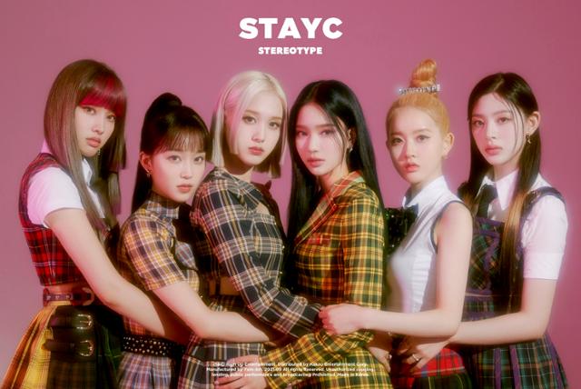 그룹 스테이씨(STAYC)가 마지막 단체 콘셉트 포토를 공개했다. 하이업엔터테인먼트 제공