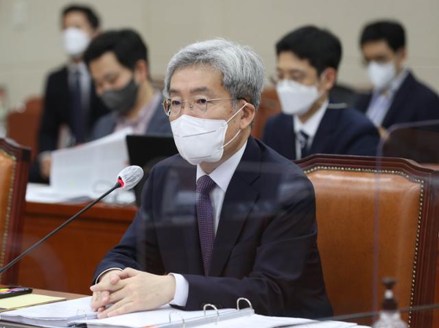 출범 앞둔 고승범호 4대 과제…①가계부채 ②코인 ③코로나 ④금융권 징계수위 - Vimarsana News