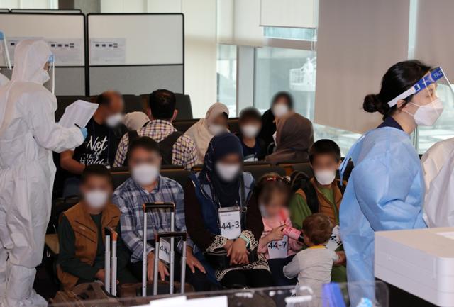 국민 68.7% "아프간인 조력자 장기체류·취업 비자 허용을" - Vimarsana News