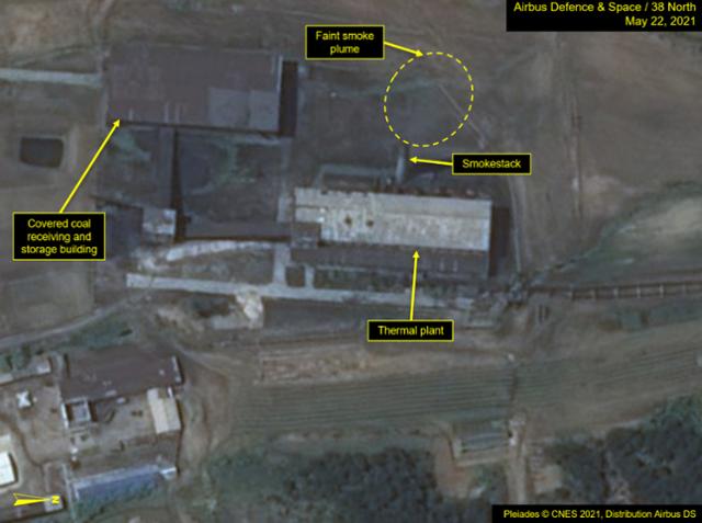 미국의 북한전문매체 38노스는 22일 영변 핵시설을 촬영한 상업용 위성사진을 토대로 "북한의 영변 핵시설단지가 계속 가동되는 징후가 있지만 핵물질 추출에 필요한 연료봉을 옮긴 증거는 없다"고 28일 전했다. 연합뉴스