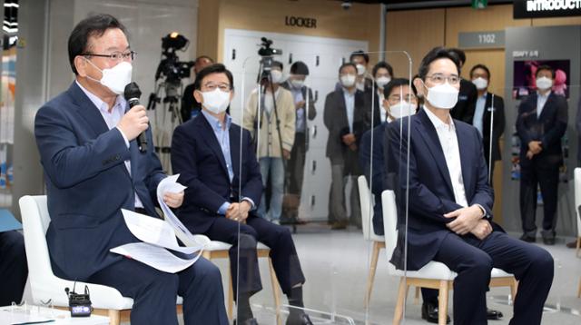 김부겸 국무총리가 14일 서울 강남구 역삼동 멀티캠퍼스에서 진행되는 '삼성 청년 소프트웨어 아카데미(SSAFY)' 교육 현장에서 모두발언을 하고 있다. 공동취재사진 뉴시스