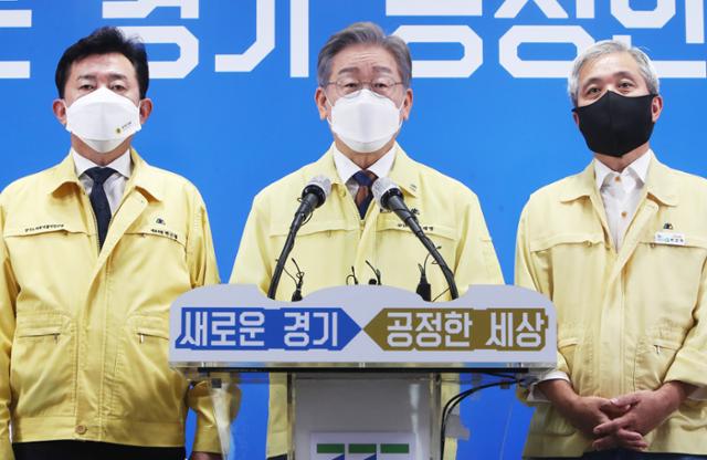 국민 40% "이재명이 내년 대선 당선"... 윤석열과 격차 커져 - Vimarsana News