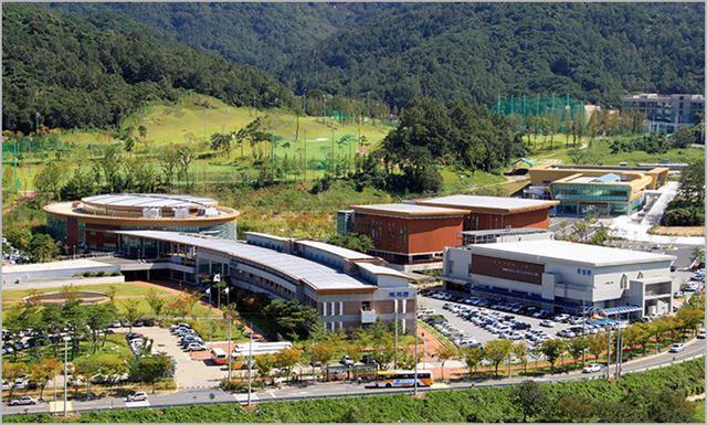 광주복지연구원(옛 광주복지재단)이 운영 중인 광주 남구 노대동 빛고을노인건강타운 전경. 광주복지연구원 제공