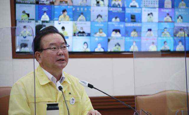 [속보] 추석 연휴 끝나고 단 하루 만에 확진자 2434명... 역대 최다 기록 - Vimarsana News