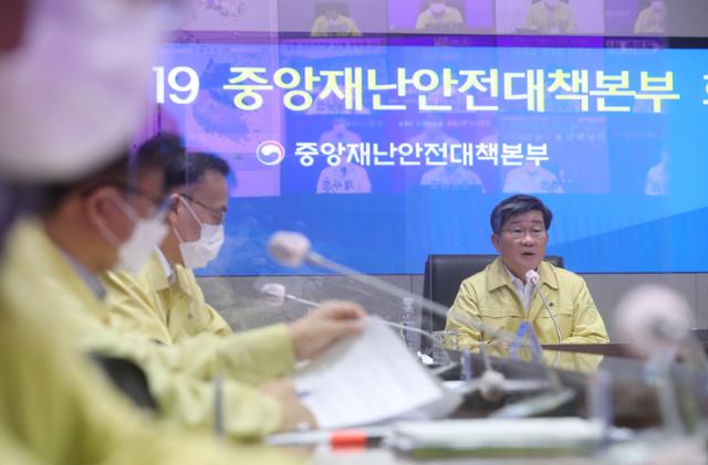신규확진자 2,885명... 수도권 비율 76.6% - Vimarsana News