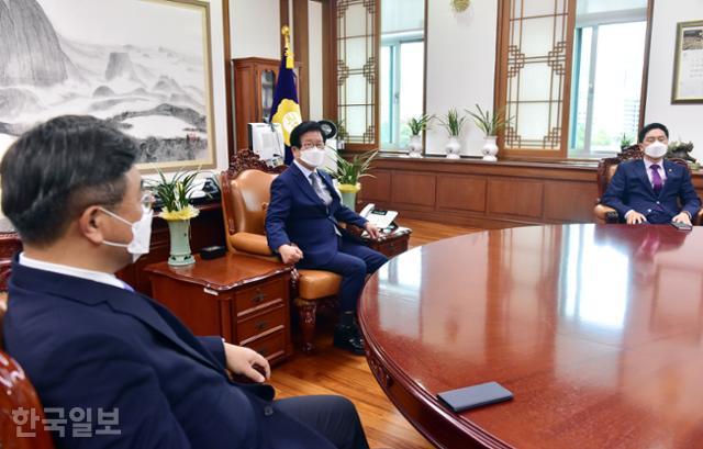 언론현업 5단체 "밀실 협상 중단하고 사회적 합의로 풀자" - Vimarsana News