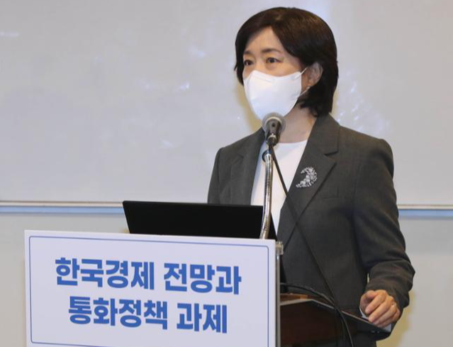 서영경 한국은행 금융통화위원이 29일 대한상의회관에서 열린 ‘한국경제 전망과 통화정책 과제’ 세미나에서 ‘코로나19 이후 경제 전망과 통화정책 과제’라는 주제로 발표하고 있다. 대한상의 제공.