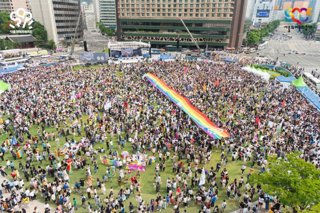 2019년 서울 중구 서울광장에서 '서울퀴어문화축제'가 열리고 있다. 서울퀴어문화축제 제공