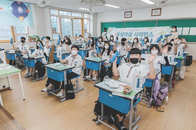 포스코1%나눔재단이 과학인재 양성을 위해 진행하는 상상이상 사이언스 창의·진로 과학교실 수업 모습. 3년째를 맞는 올해는 지난 13일 시작했다.