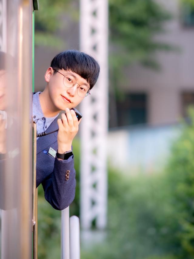 서울교통공사 선정 2021 최고의 방송왕으로 선정된 대공원승무사업소 신찬우 기관사. 서울시 제공