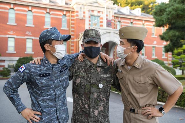 바다 지키는 '해군 3부자'·육해공 '3군 가족'… 이색 군인 가족