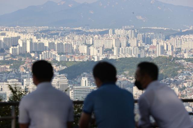 지난 14일 오후 서울 남산에서 바라본 서울 시내 아파트. 연합뉴스