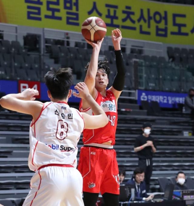 고양 오리온 이대성이 16일 가스공사와의 경기에서 점프슛을 시도하고 있다.KBL 제공