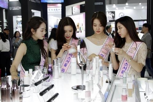 중국서 쪼그라든 '메이드 인 코리아'... 미국이 부추긴 애국주의 때문