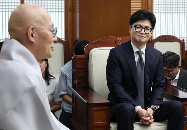 추석 고비 넘자 더 꼬인 의정 갈등...한동훈, 尹에 내밀 카드는