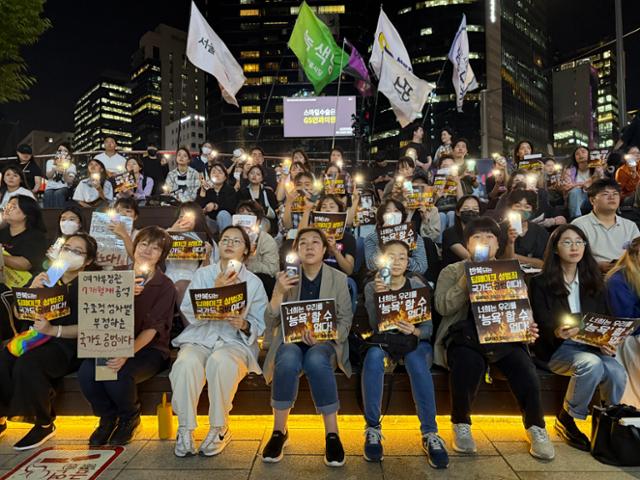 [현장] 딥페이크 처벌법 '알면서' 놓고 벌어진 촌극... 강남역에 다시 모인 분노한 시민들