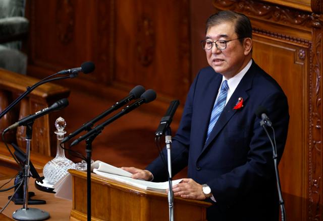 “한일 협력 더 견고히” 외친 이시바… “일본 방위력 근본적 강화” 매파 본색도