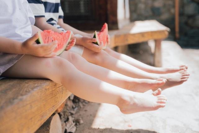 "여름 수박 맛, 빗소리 알려주자" 아이 안 낳으려던 한강 마음 돌린 이 말