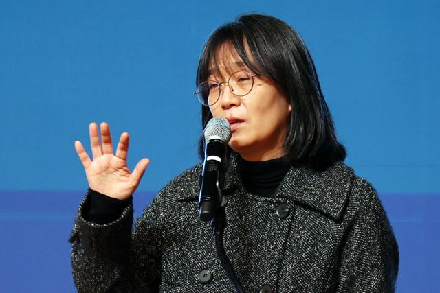 "한강 수상은 노벨상의 혁신...아시아·여성·젊음 '악조건' 넘었다"