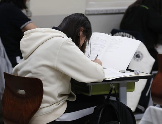 52만명 대이동 수능일... 출근시간 10시로, 수도권 지하철 증편