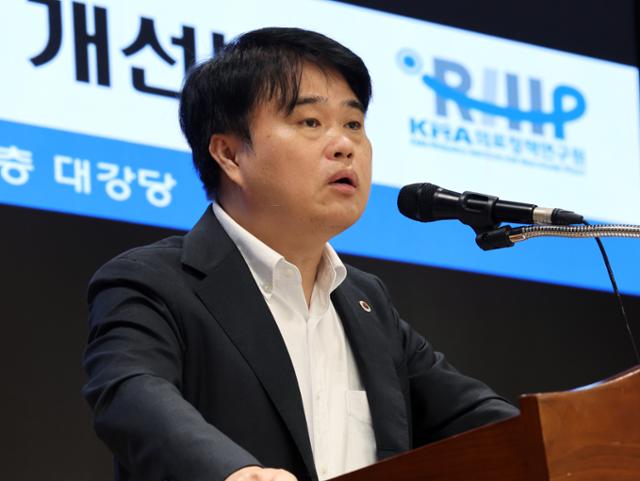 임현택 의협 회장 '탄핵 갈림길'… 의정 갈등 해소 실마리 찾나