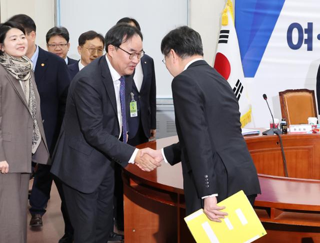 여야의정 협의체 와해 위기… 의학회·의대협회 ‘탈퇴’ 결심