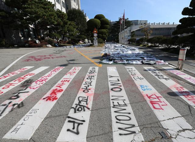 청소전문가 "동덕여대 복구비 54억 넘을 듯"..."100억원 이상" 주장도