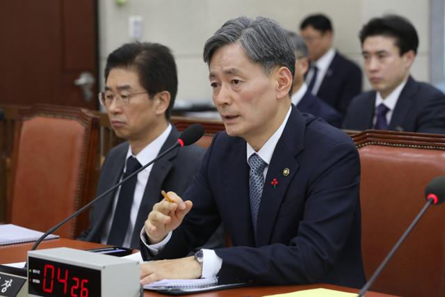 계엄사령관 요청받고 국회 출입통제 지시한 경찰청장… "사실상 내란에 동조"