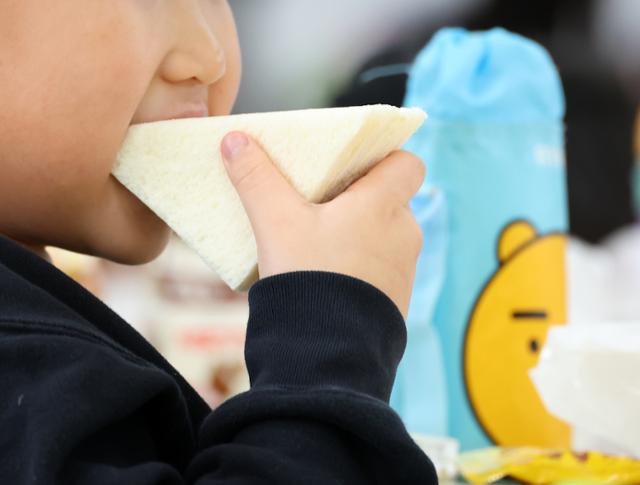 오늘 급식은 '밥 대신 빵'…학교 비정규직 6만 총파업