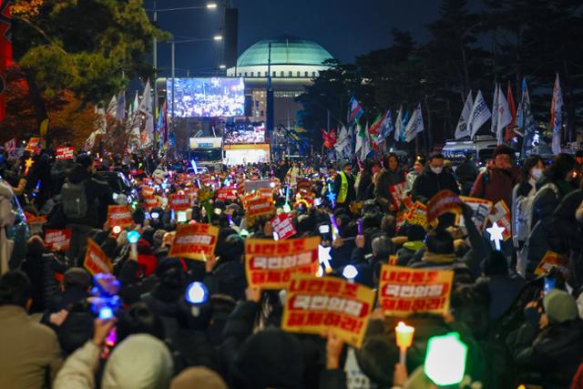 불법계엄 후폭풍에 뜨거워진 댓글 공론장…"여론조작 우려는 과도"