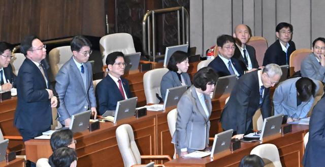 '불법 계엄' 선포 직전 5분 만에 끝난 국무회의, 회의록은 없었다