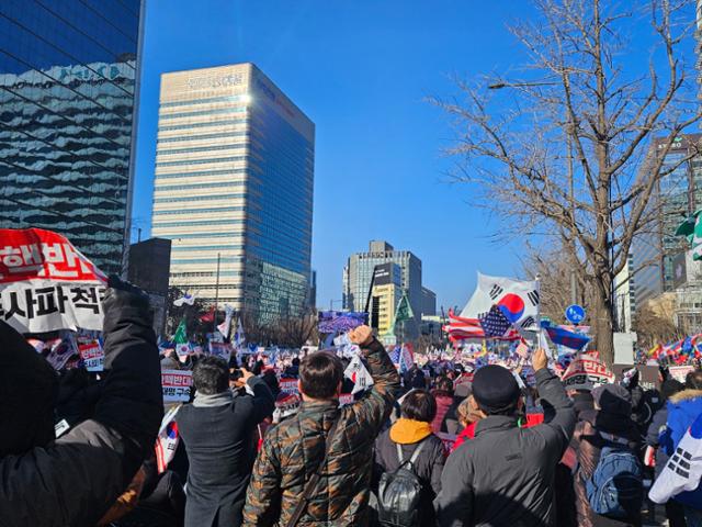 [현장] 광화문 집결 보수단체 "국힘은 민주당의 2중대가 되지 말라"