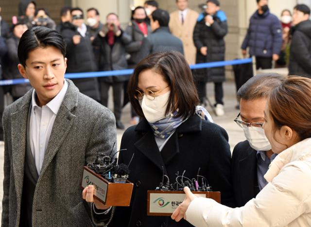 "독방 한기에 얼굴 얼어"…조국 면회 간 정경심의 사부곡